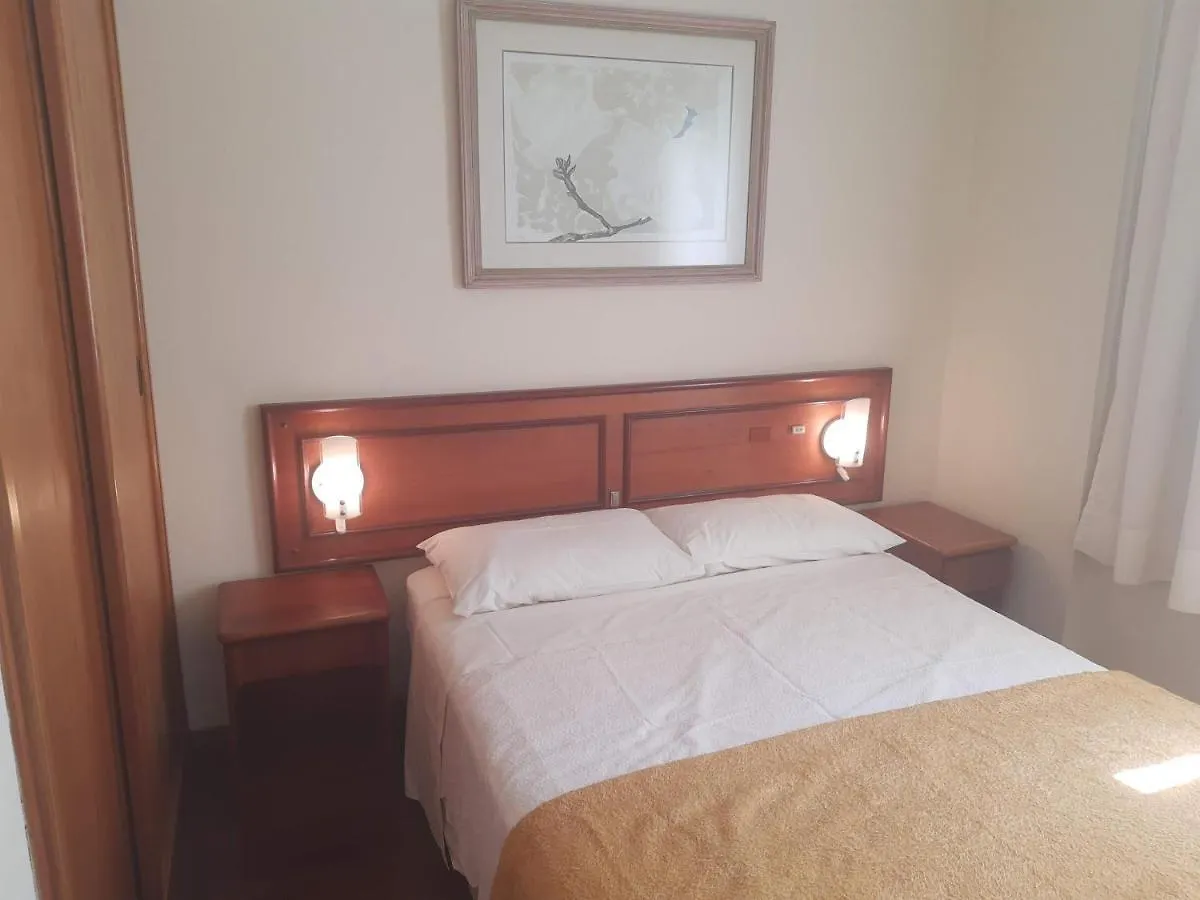 Apartment on Oscar Freire by Paulista&Clínicas São Paulo